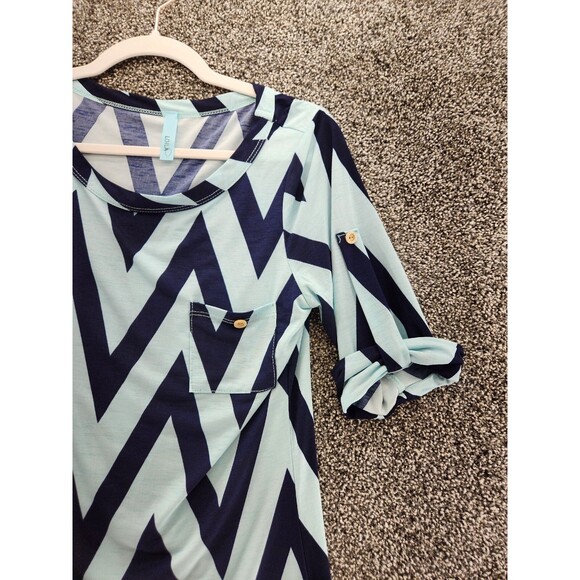 Loila Large Blue Chevron Short Sleeve Blouse - Picture 2 of 6